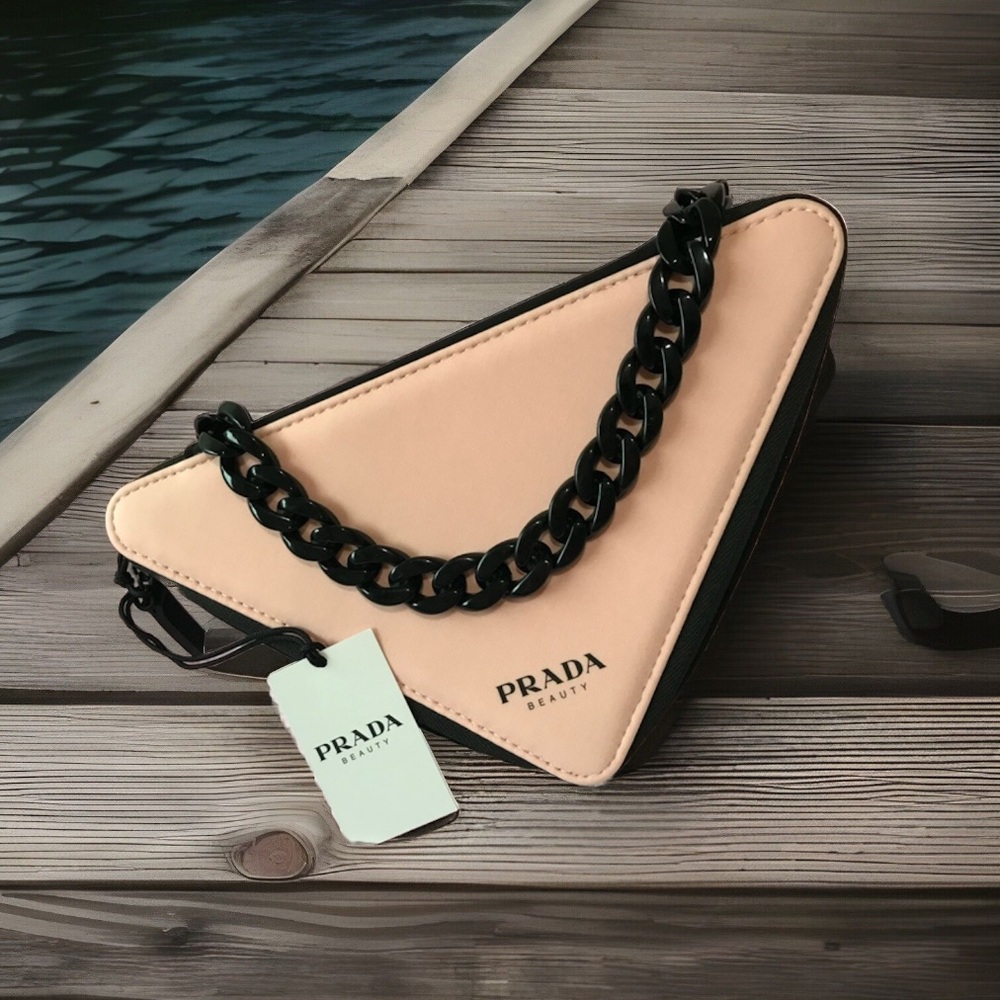 Prada - Picture 2 of 10